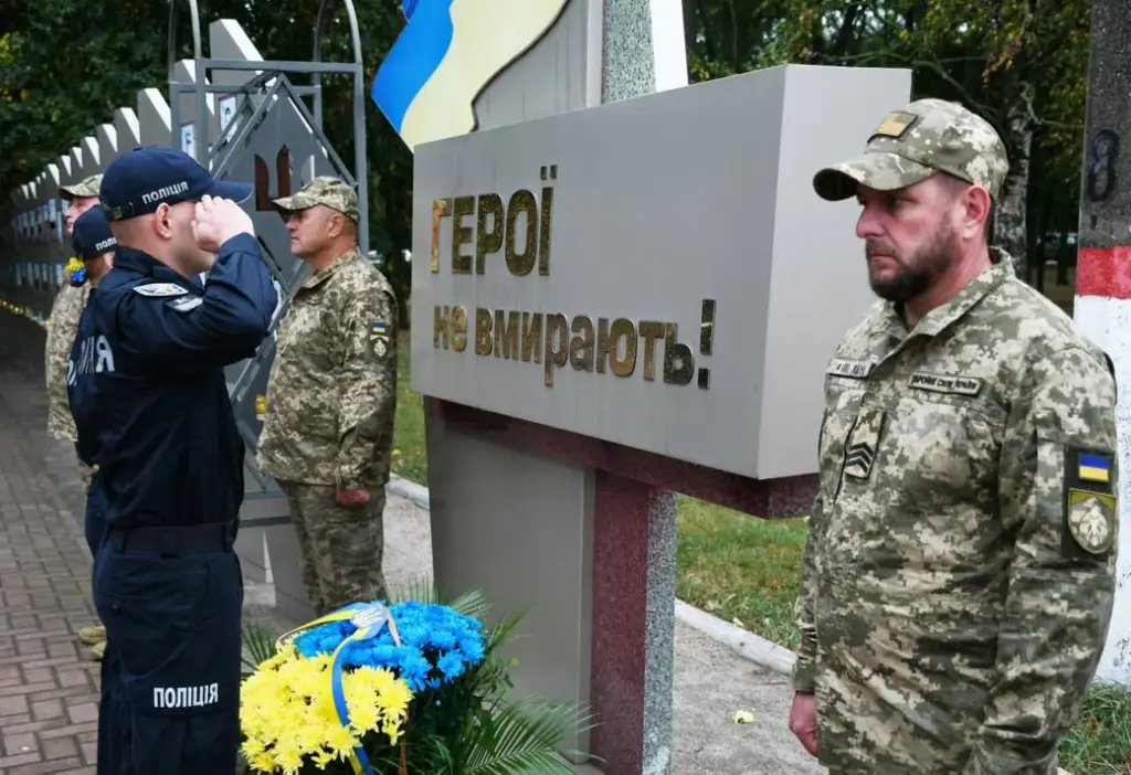 У Кропивницькому підняли нове полотнище державного прапора до Дня стяга