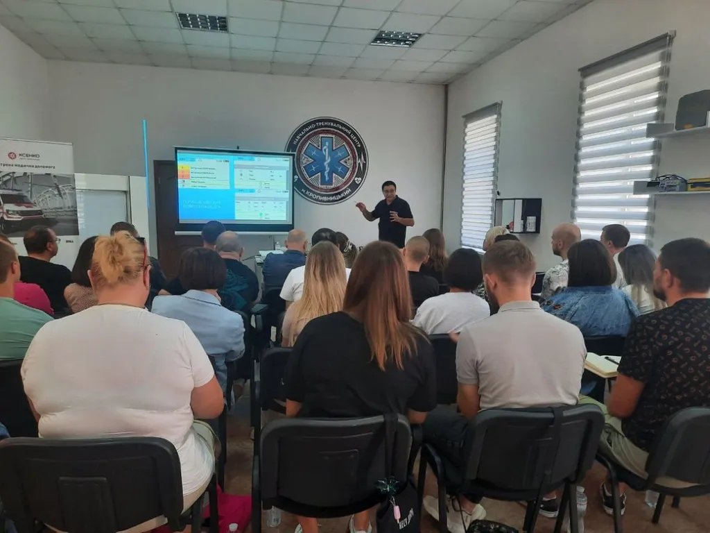 У Кропивницькому парамедиків навчали працювати з сучасними апаратами ШВЛ