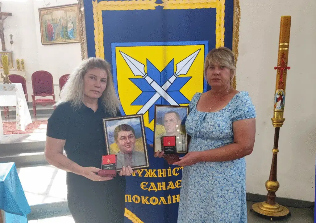 На Кіровоградщині вшанували полеглих захисників, передавши їхні родинам посмертні нагороди