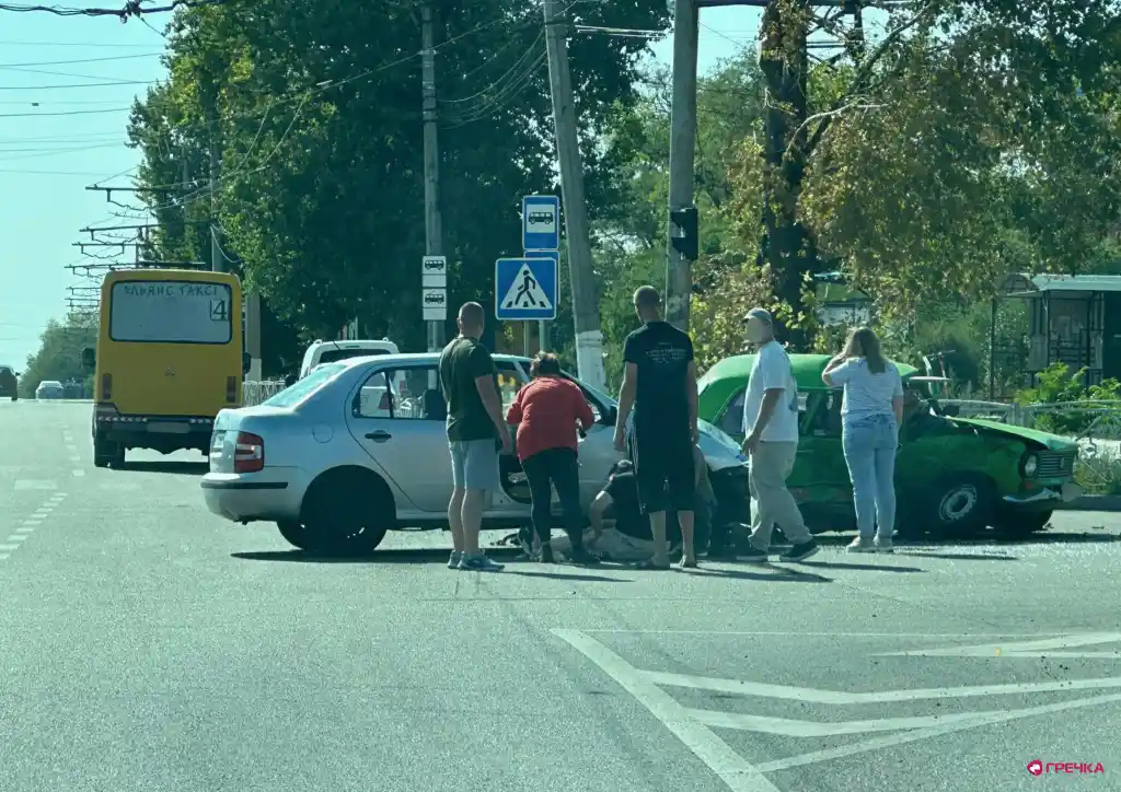 Смертельна ДТП у Кропивницькому: на перехресті зіткнулися «Шкода» та ВАЗ
