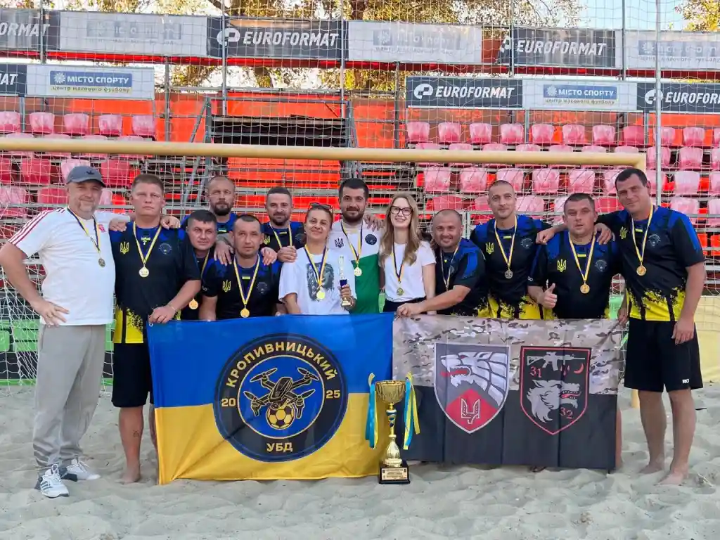 Ветерани з Кропивницького вибороли перше золото чемпіонату України з пляжного футболу