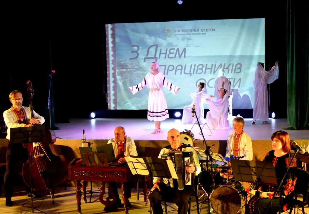 У Кропивницькому вчителів та працівників освіти відзначили до професійного свята