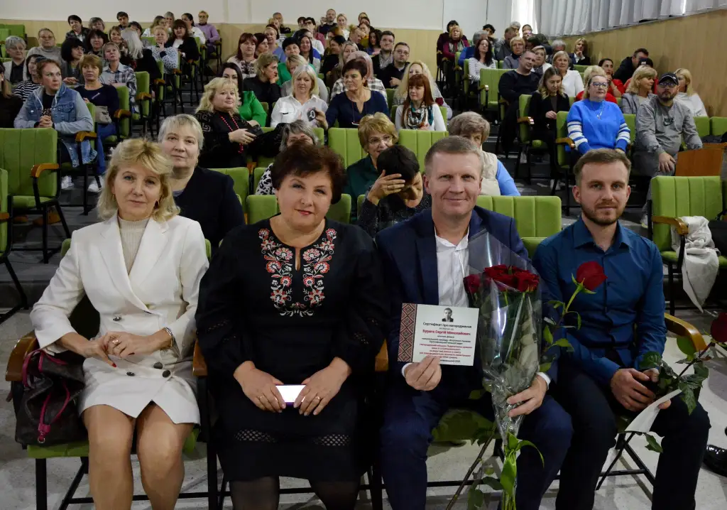 У Кропивницькому вчителів та працівників освіти відзначили до професійного свята