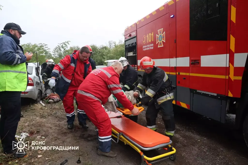Дві ДТП на Кіровоградщині: постраждали троє людей, їх госпіталізували