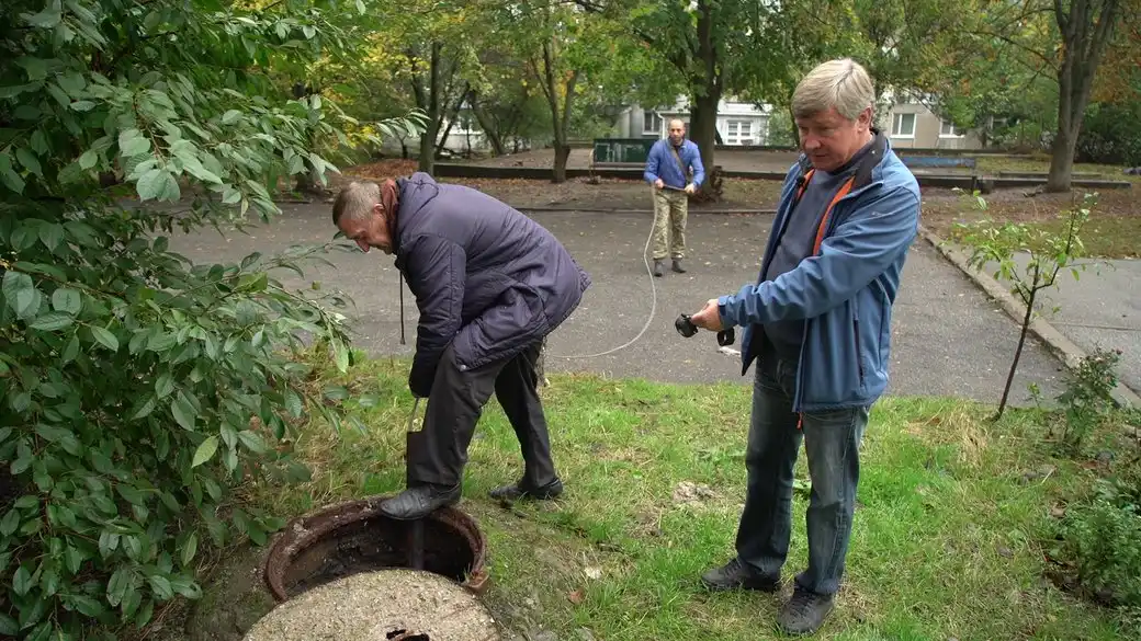 У Кропивницькому підвал будинку знову затоплює каналізація: мешканці скаржаться, ЖЕК звинувачує самих людей