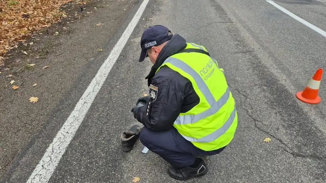 На Кіровоградщині під колесами вантажівки загинув 70-річний чоловік, водій утік з місця ДТП
