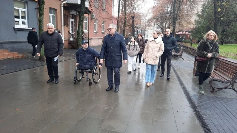 Як Кропивницький проходить випробування безбар’єрністю: ветеран перевірив міський маршрут