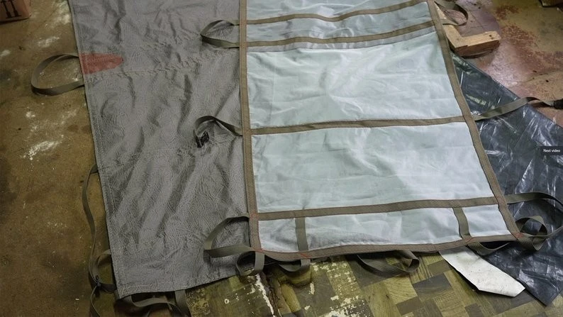 З рукавів для зерна — на передову: як у Знам’янці шиють ноші й баули для військових