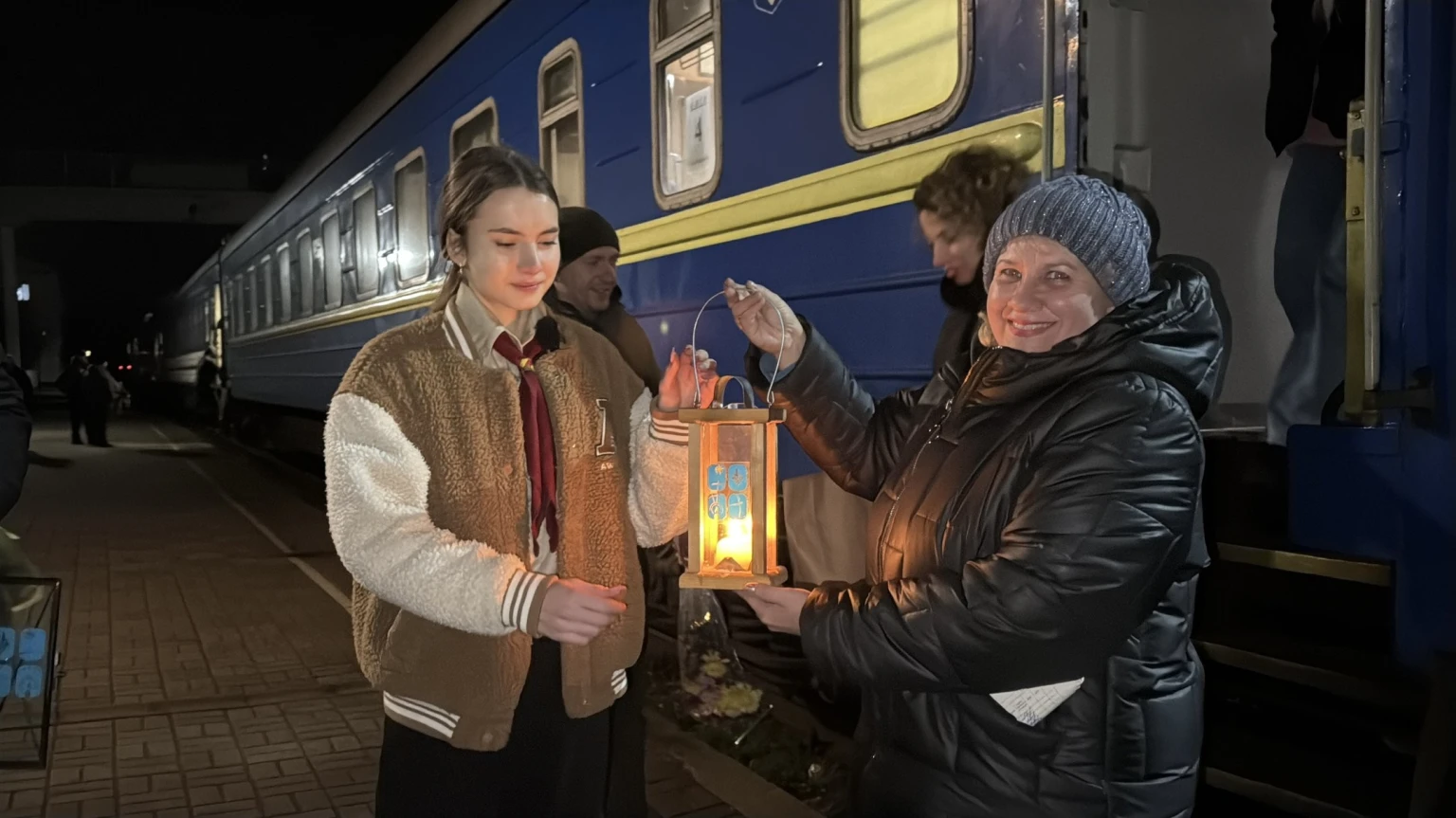 Вифлеємський вогонь миру прибув до Кропивницького: різдвяний символ єдності на вокзалі міста