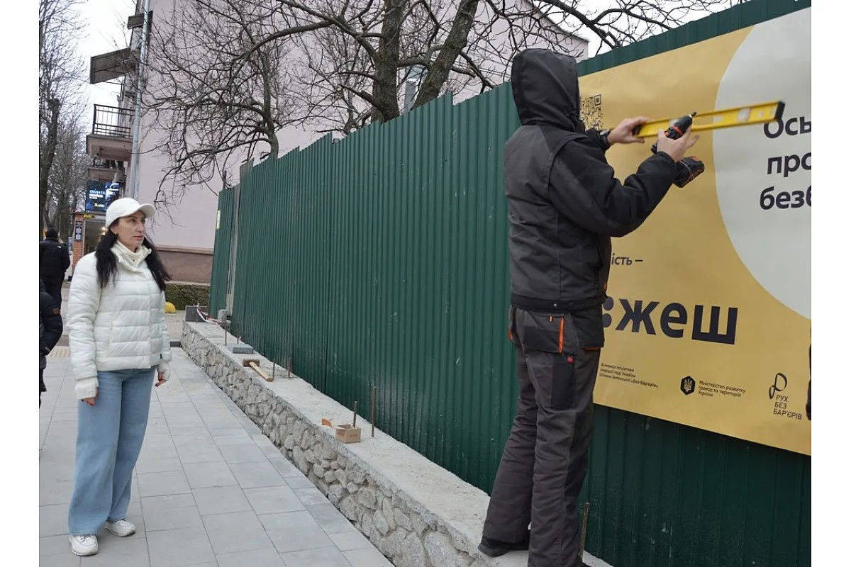 Кропивницький оновлює безбар’єрний маршрут: містянам пояснюють, де простір уже змінюється