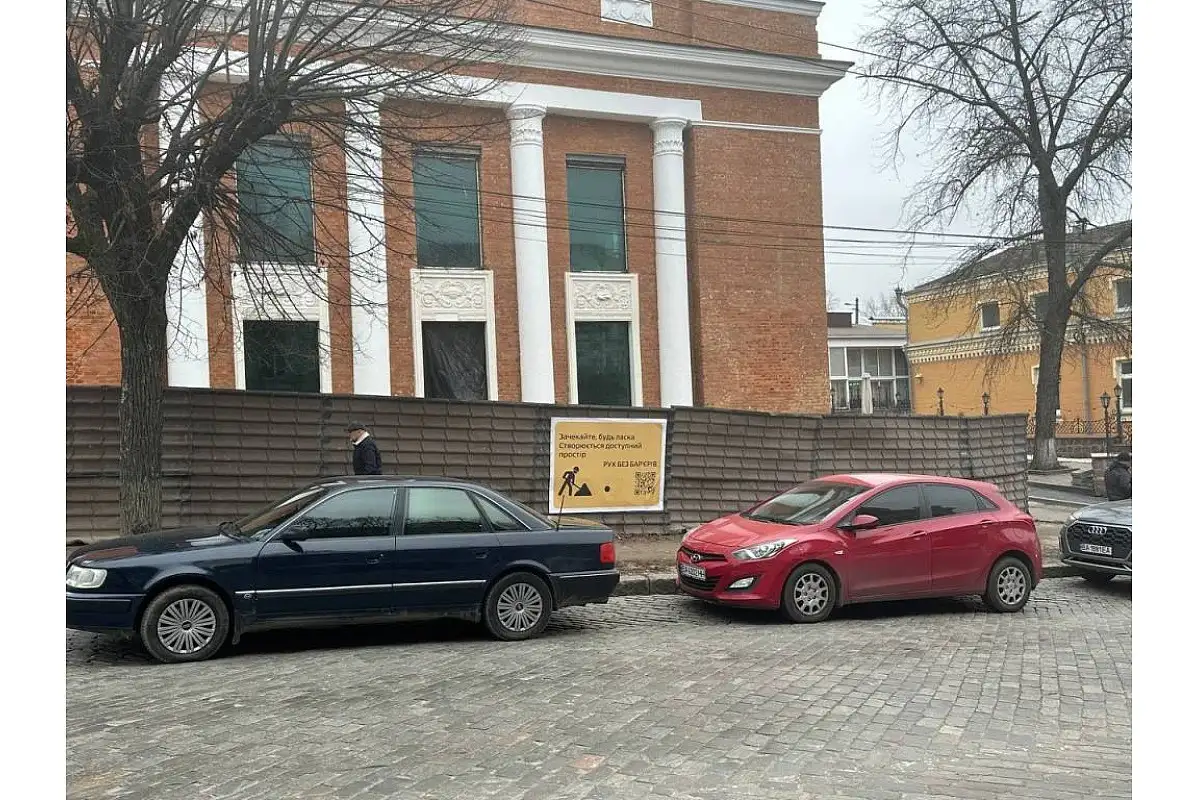 Кропивницький оновлює безбар’єрний маршрут: містянам пояснюють, де простір уже змінюється
