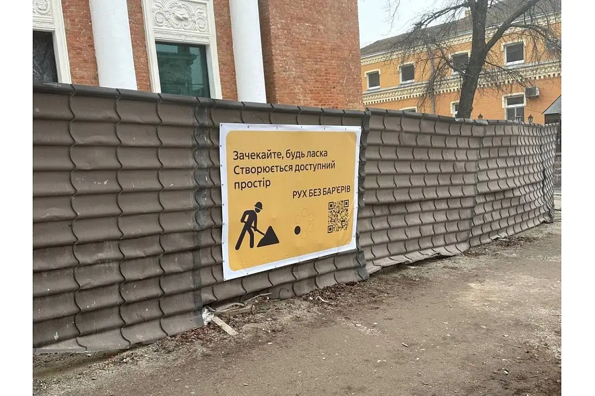 Кропивницький оновлює безбар’єрний маршрут: містянам пояснюють, де простір уже змінюється