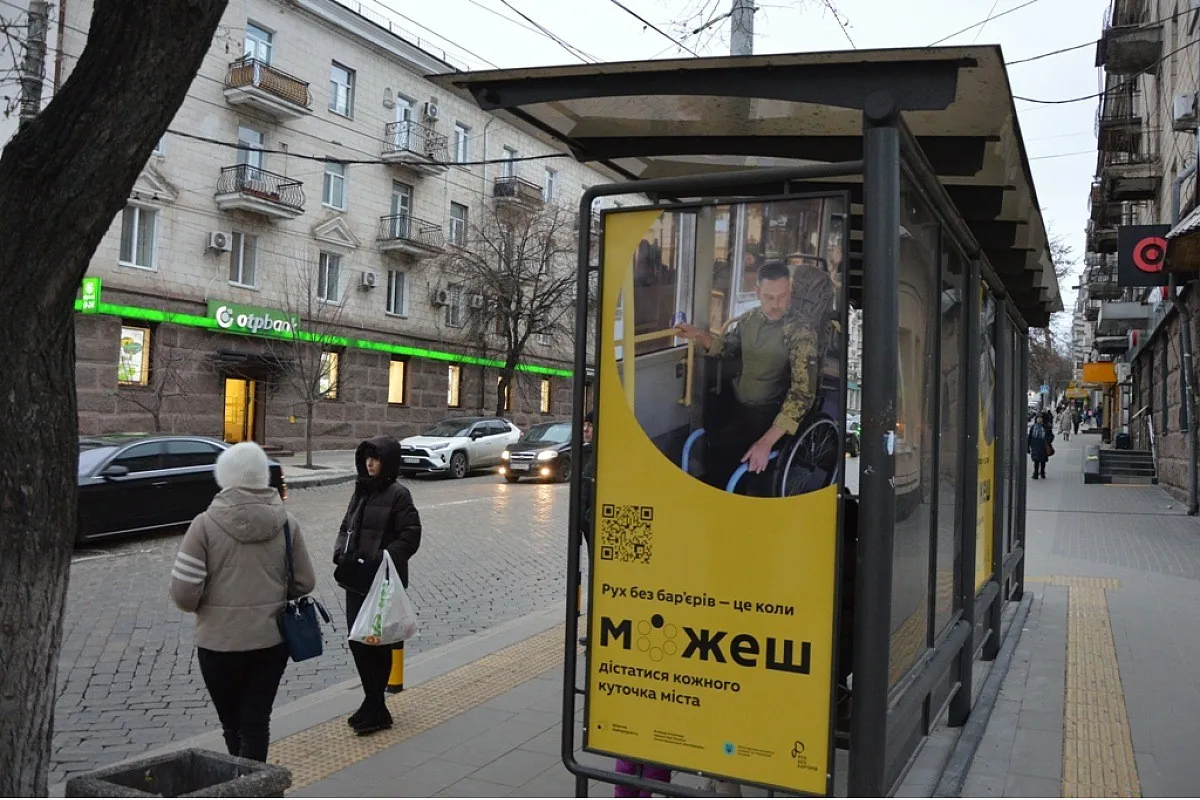 Кропивницький оновлює безбар’єрний маршрут: містянам пояснюють, де простір уже змінюється