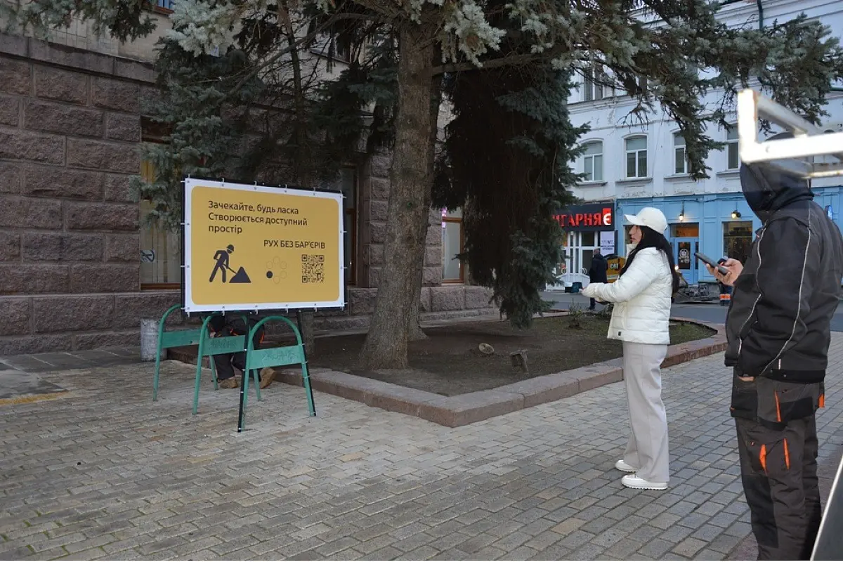 Кропивницький оновлює безбар’єрний маршрут: містянам пояснюють, де простір уже змінюється