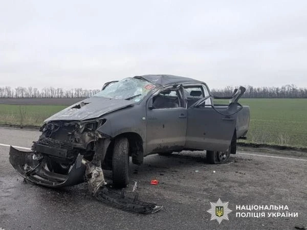 Перекинувся пікап на трасі Н-23: двоє постраждалих поблизу Долинської