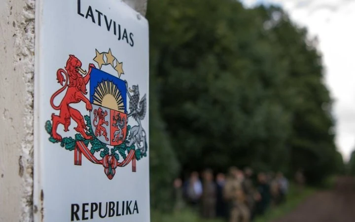 Святкові поїздки під загрозою: Латвія застерігає громадян від візитів до РФ і Білорусі