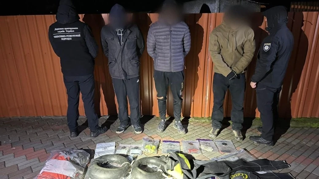 На Закарпатті затримали чоловіків, які готувалися переплисти Тису у гідрокостюмах