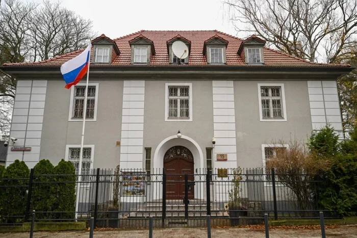 Дипломатичне протистояння у Гданську: Росія не поспішає залишати консульство