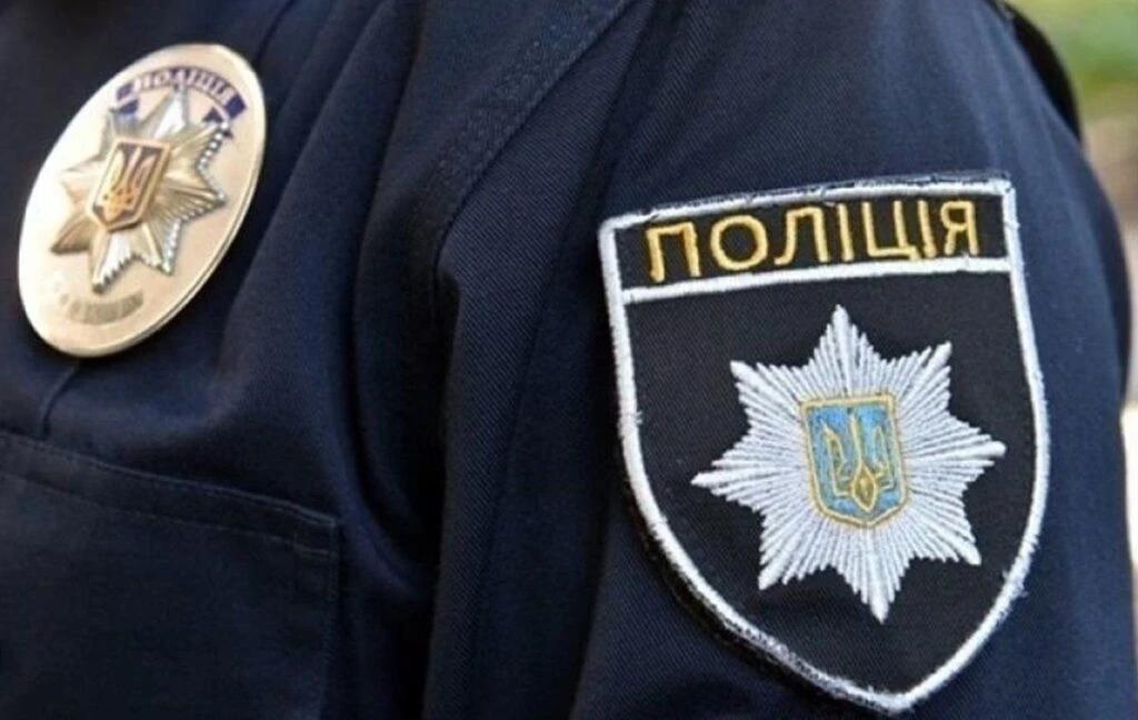 Сім кілограмів за парканом: на Кіровоградщині викрили незаконне зберігання наркотиків
