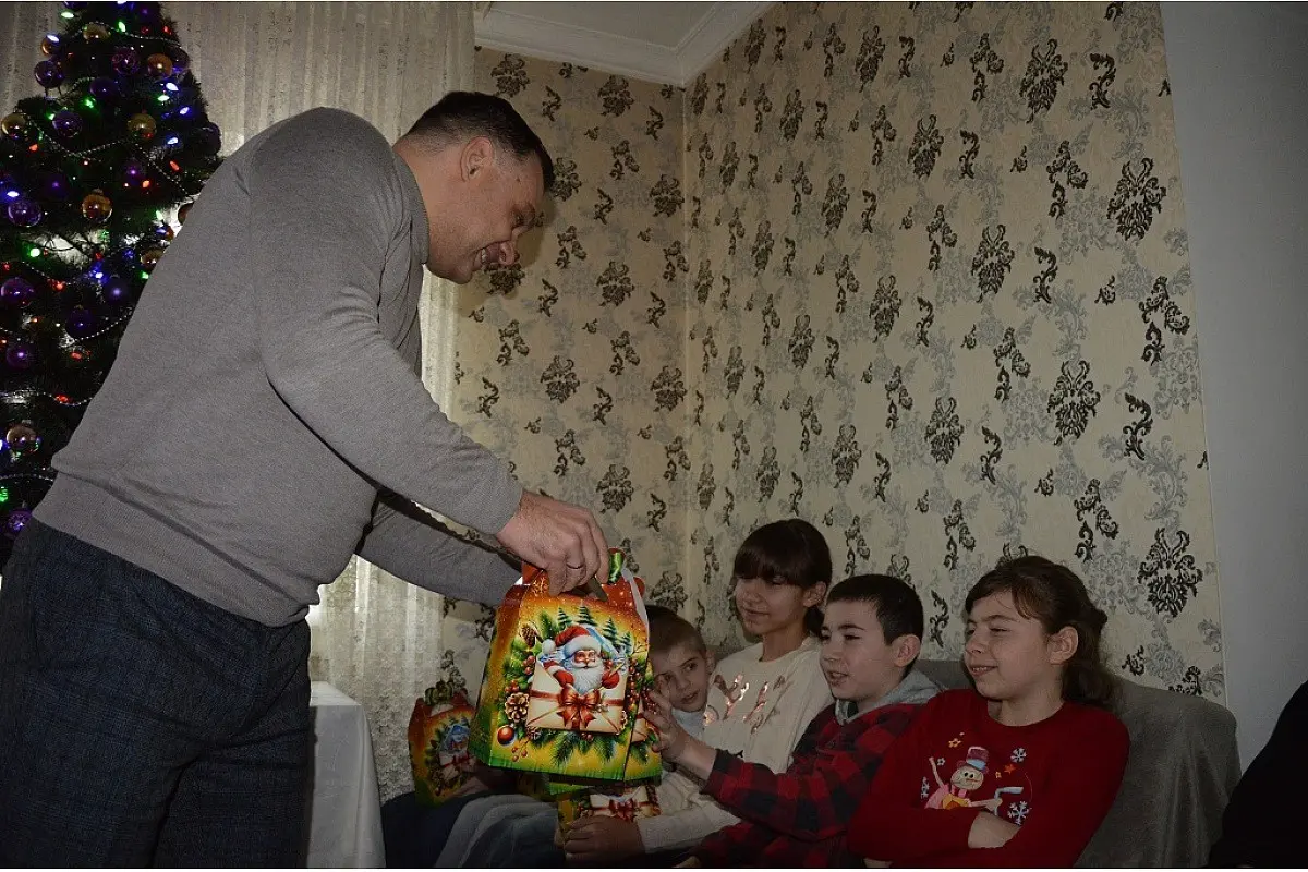 Різдвяна радість у домі Дудкіних: нові подарунки та теплі зустрічі