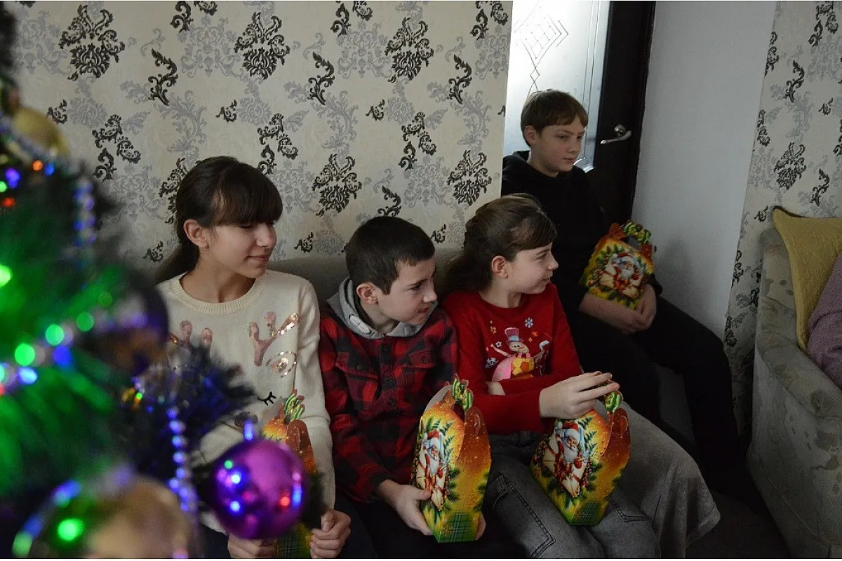 Різдвяна радість у домі Дудкіних: нові подарунки та теплі зустрічі