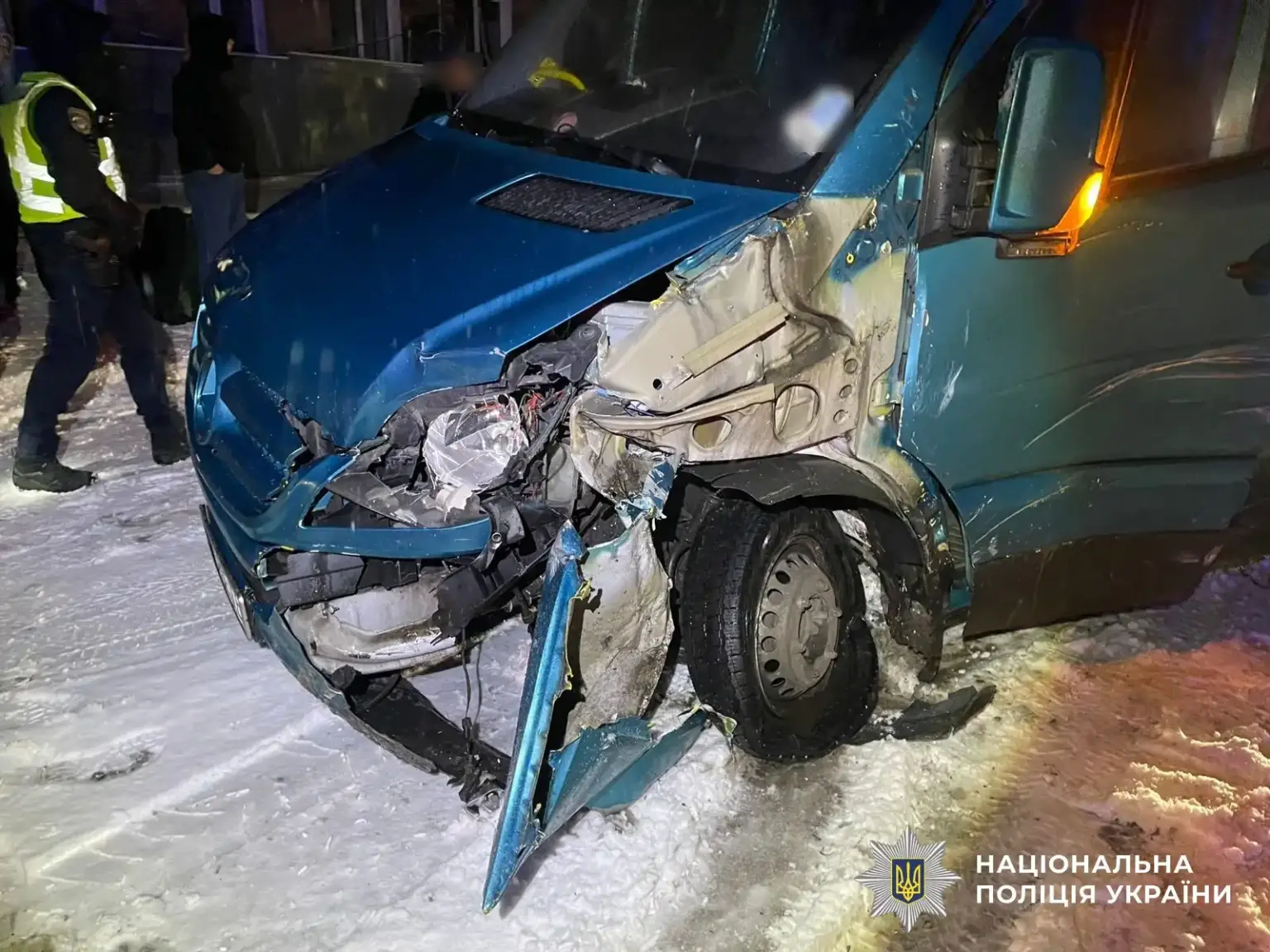 ДТП у Кропивницькому: автобус на зустрічній смузі спричинив травми пасажирки