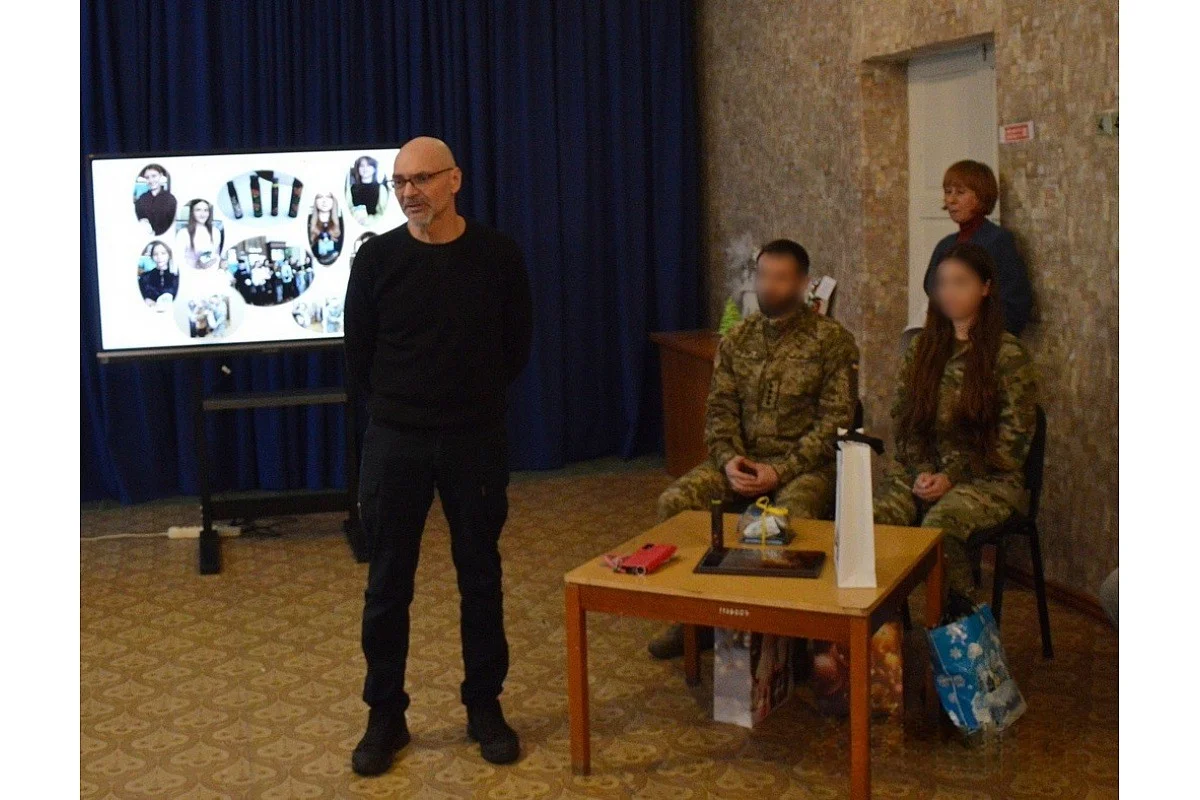 Юні патріоти Кропивницького передали військовим кошти з мистецького аукціону