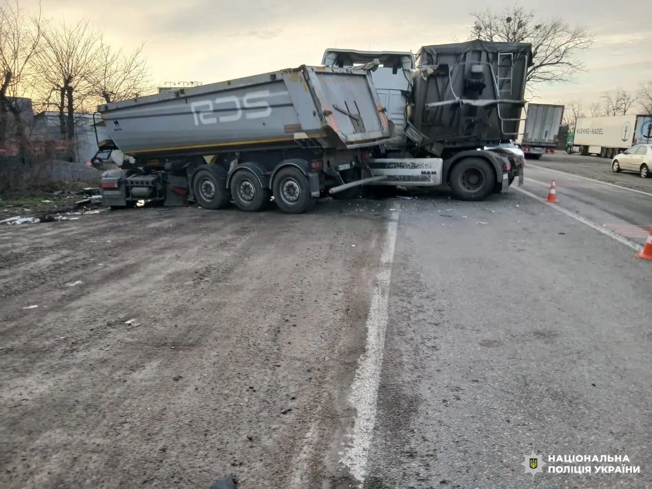 На Кіровоградщині зіткнулися дві вантажівки: один водій у лікарні