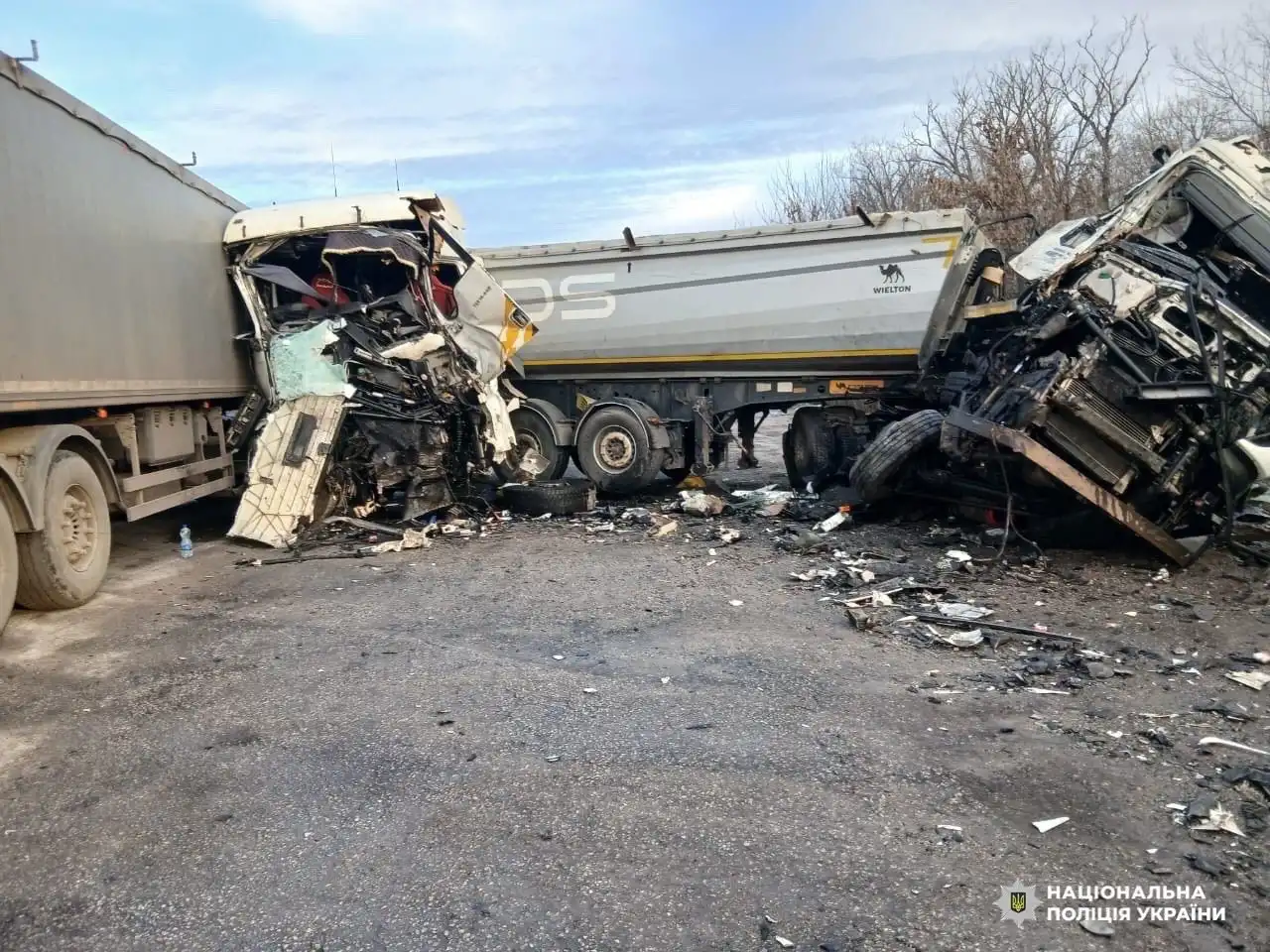 На Кіровоградщині зіткнулися дві вантажівки: один водій у лікарні
