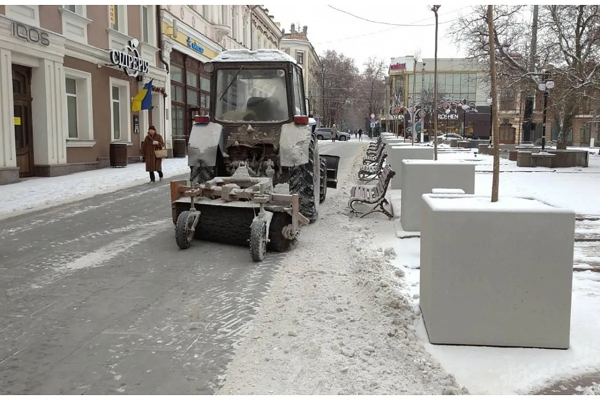 Кропивницький прокидається чистим: комунальні служби працюють на вулицях