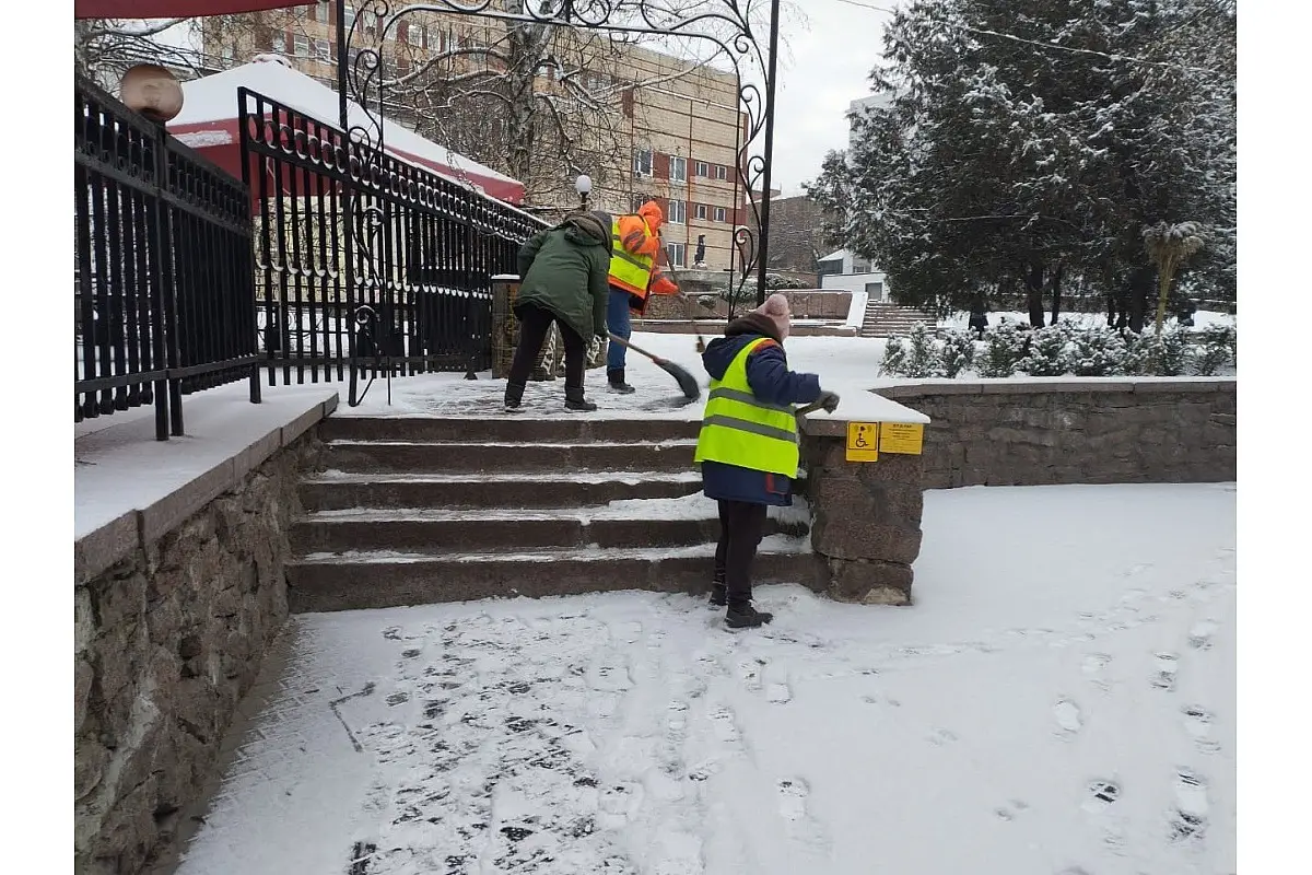 Кропивницький прокидається чистим: комунальні служби працюють на вулицях