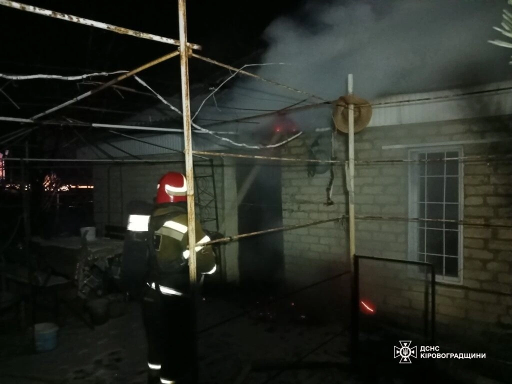 Вогняна доба на Кіровоградщині: рятувальники ліквідували три пожежі в житловому секторі