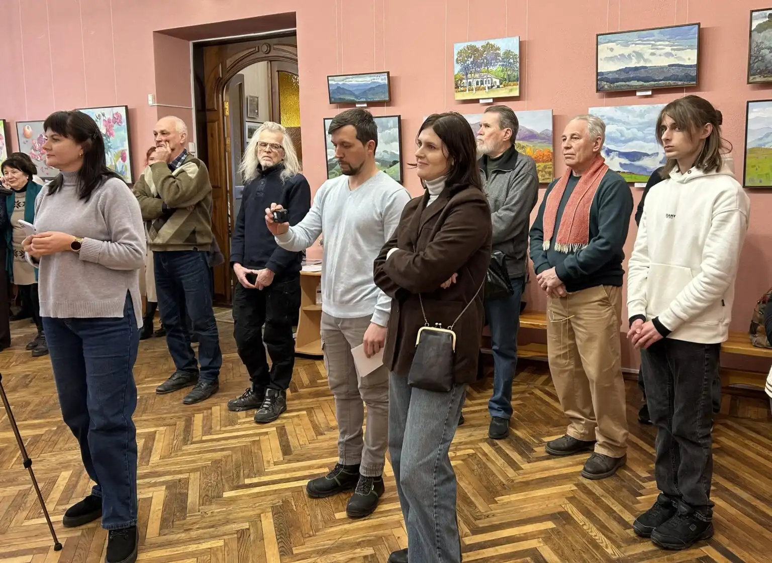 Пейзажі як терапія: у Кропивницькому відкрили виставку до Дня пам’яті кіборгів