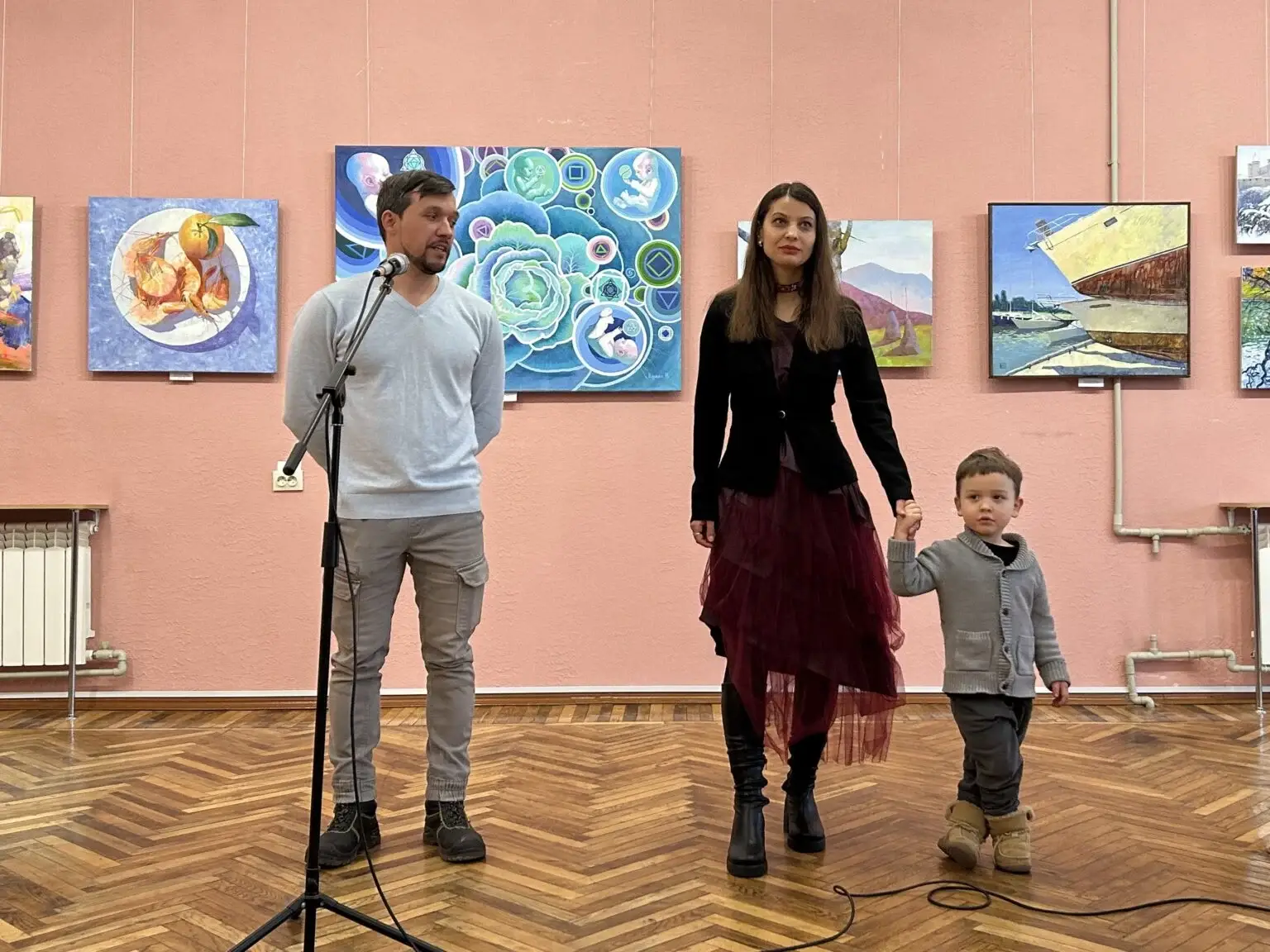 Пейзажі як терапія: у Кропивницькому відкрили виставку до Дня пам’яті кіборгів