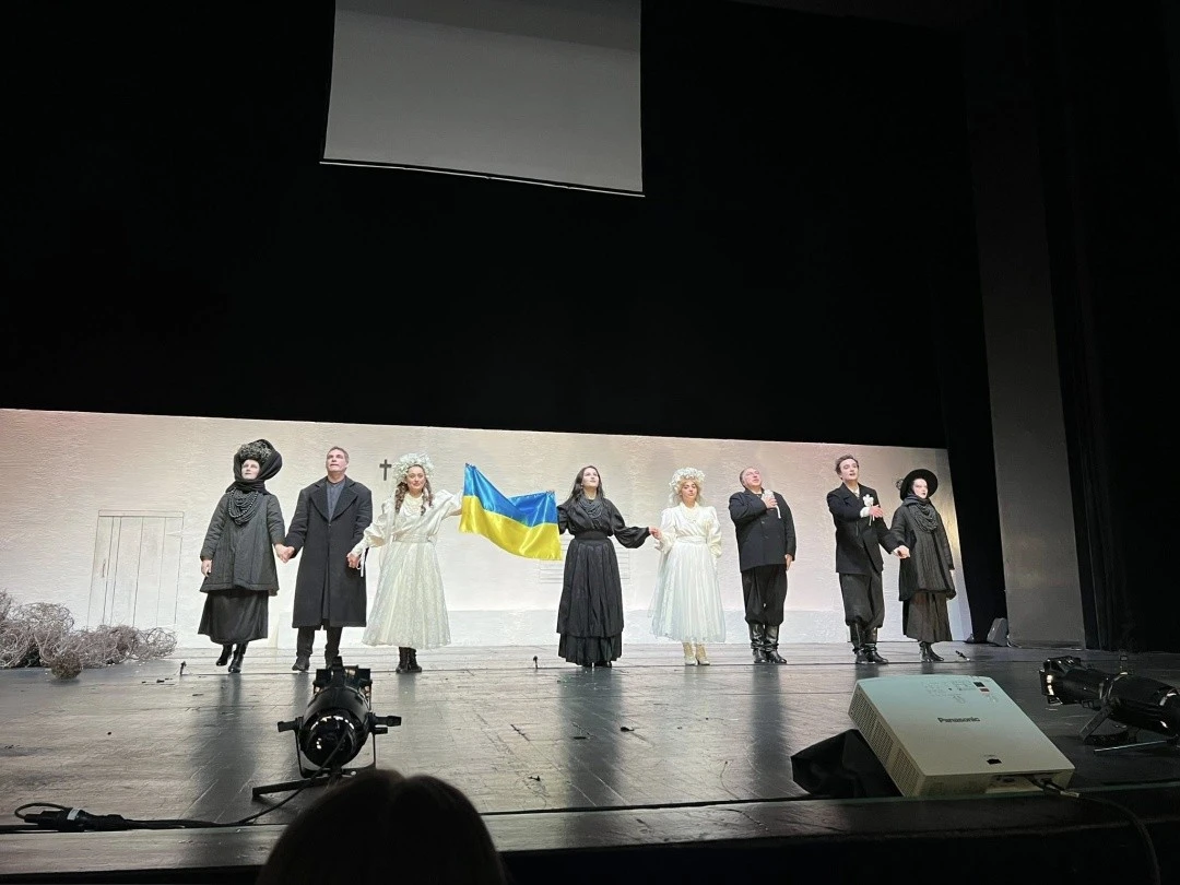 Магія українського театру в Польщі: як «Конотопська відьма» об’єднала дітей-сиріт у Лодзі