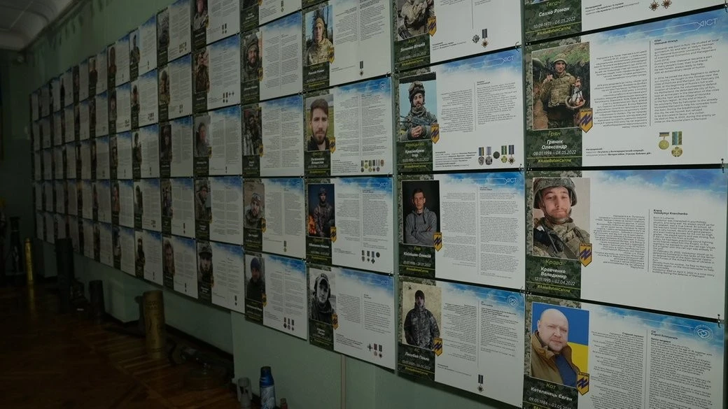 Обличчя відваги: у Кровипивницькому розгорнули масштабну експозицію пам’яті захисників «Азовсталі»
