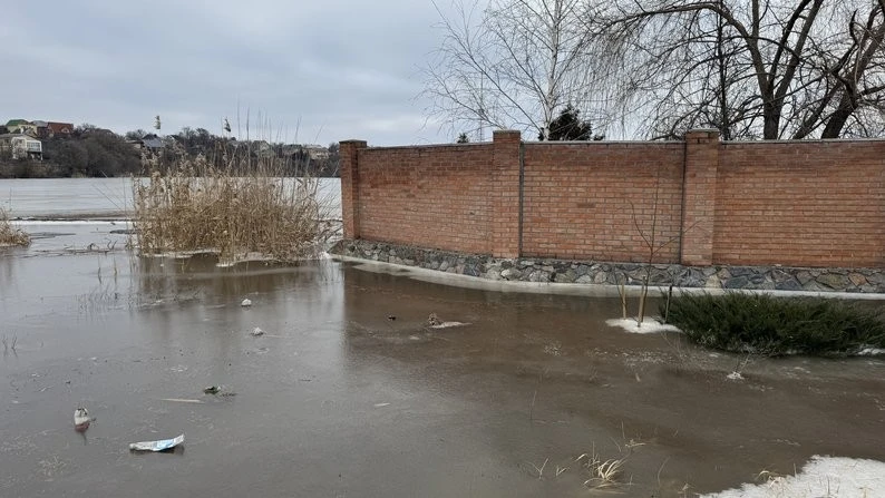 Крижане скло замість ґрунту: чому Кропивницький опинився під водою