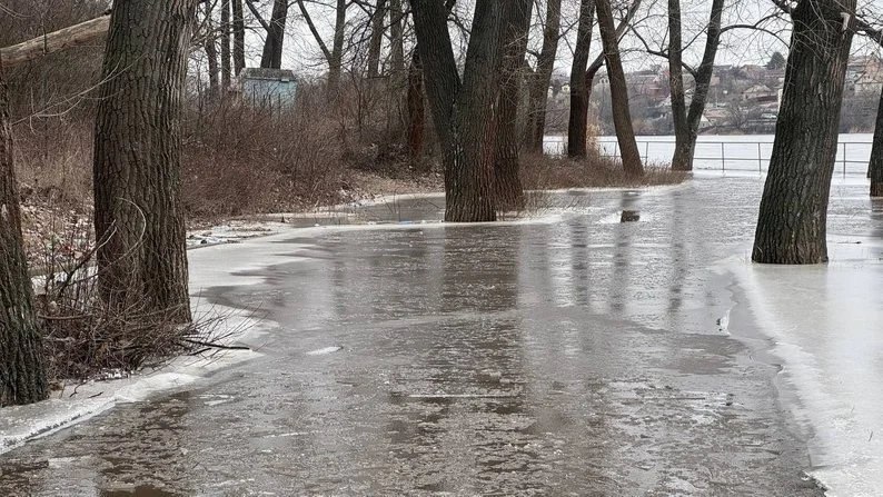 Крижане скло замість ґрунту: чому Кропивницький опинився під водою