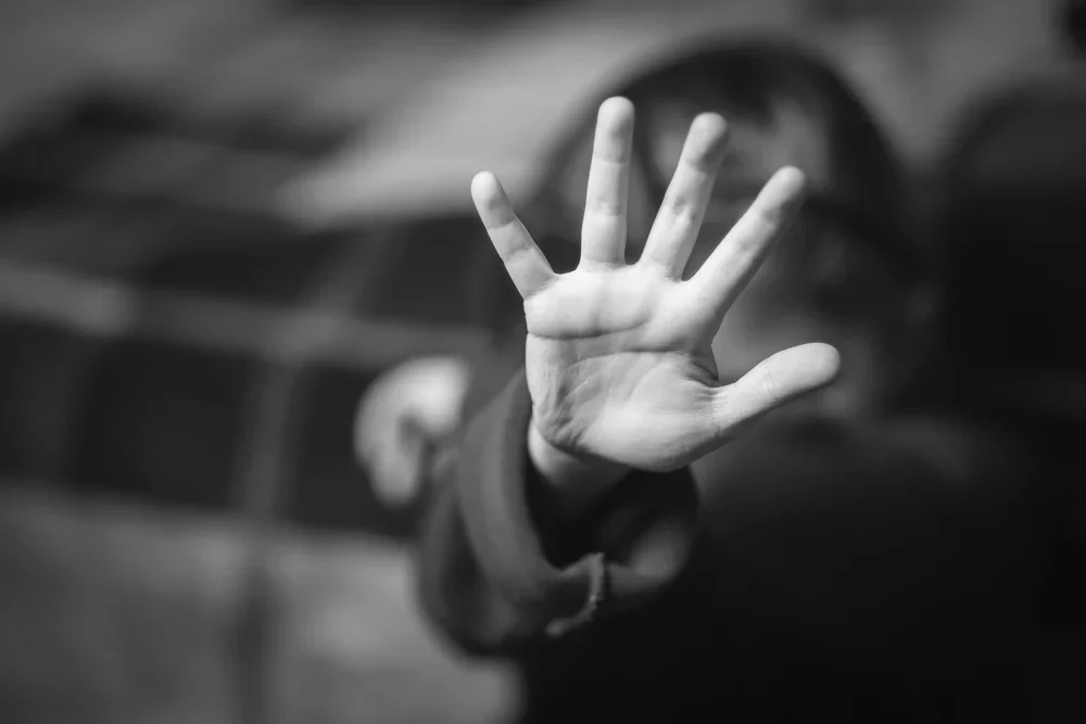 На Кіровоградщині взяли під варту чоловіка, якого підозрюють у зґвалтуванні 15-річної падчерки