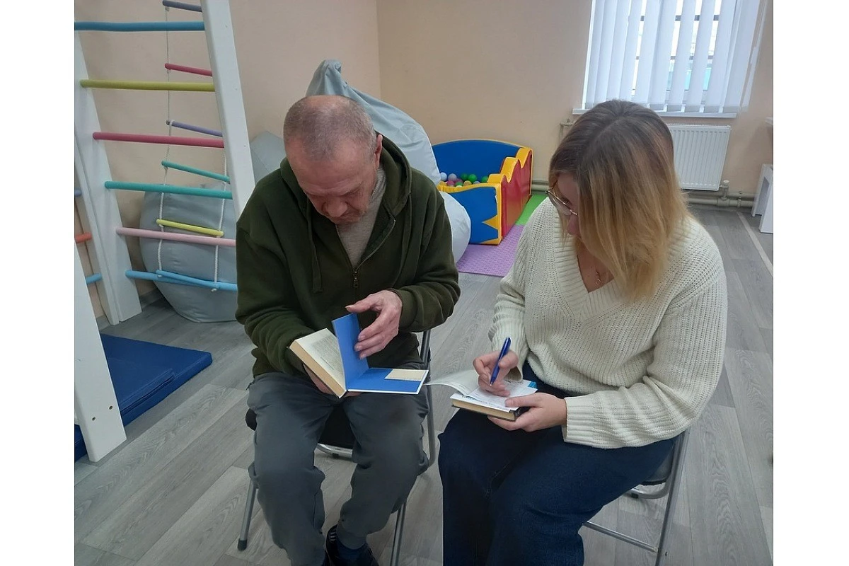 Література як терапія: у Кропивницькому бібліотекарі підтримали переселенців книжковою акцією