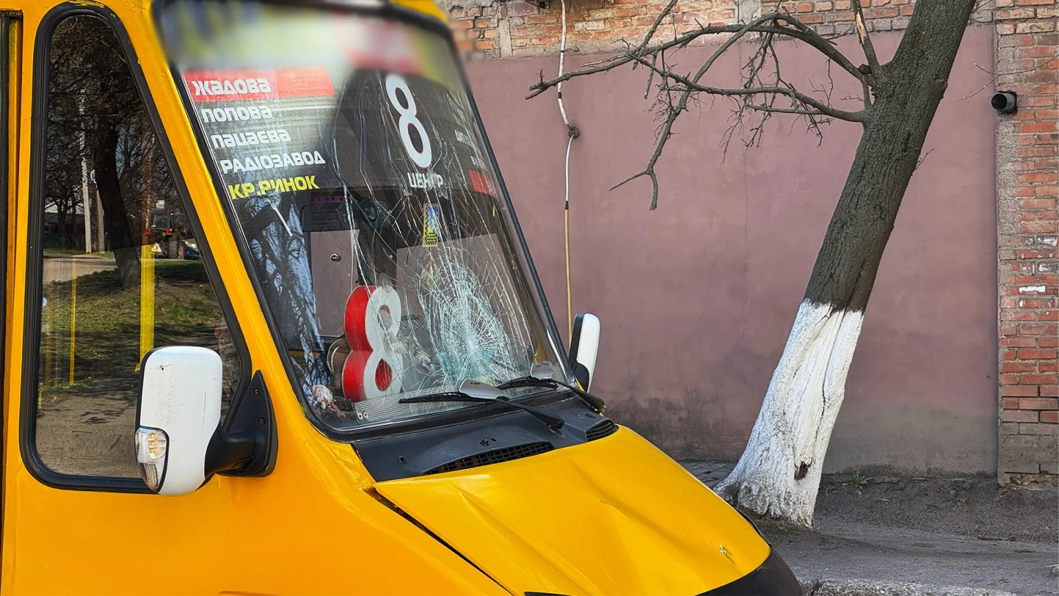 ДТП на перехресті у Кропивницькому: 19-річний велосипедист потрапив до лікарні