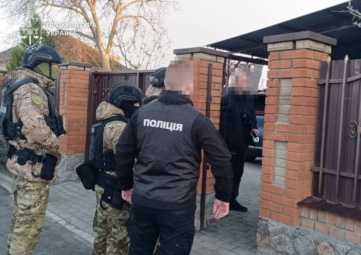 Махінації з нерухомістю на 5,7 мільйона гривень: у Кропивницькому викрили групу «чорних ріелторів»