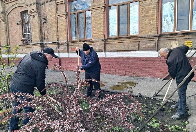 Громада в дії: як мешканці кропивницького гуртожитку перетворили прилеглу територію