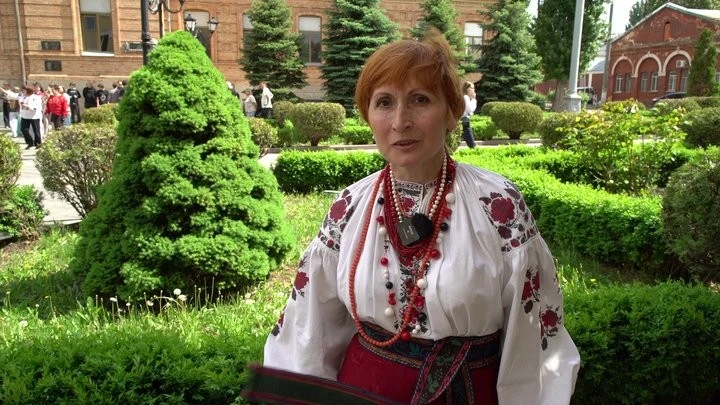 Жива карта з ниток: як у Кропивницькому відзначили День вишиванки