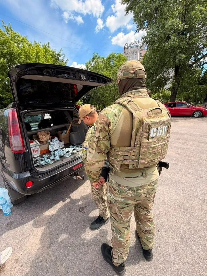 Хабар за уникнення мобілізації: на Кіровоградщині викрили командира ТЦК