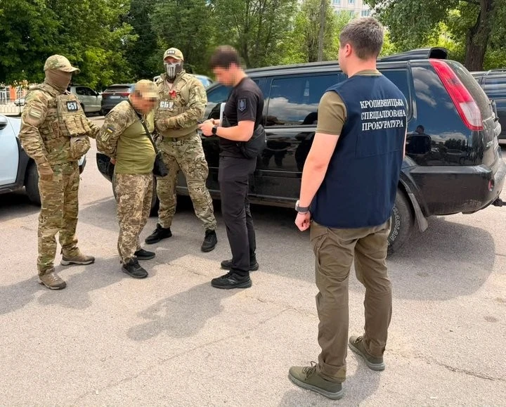 Хабар за уникнення мобілізації: на Кіровоградщині викрили командира ТЦК